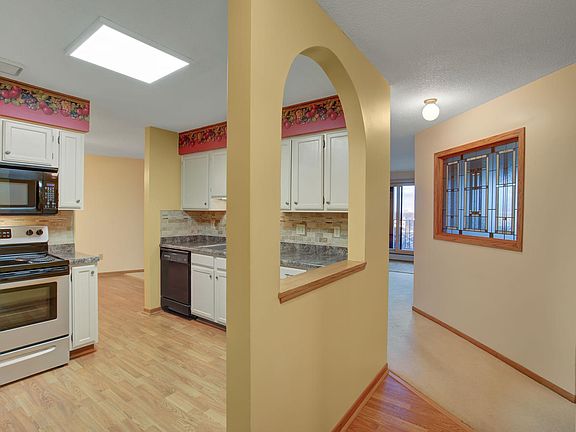 4th image of 1000 41st Ave NE APT 310