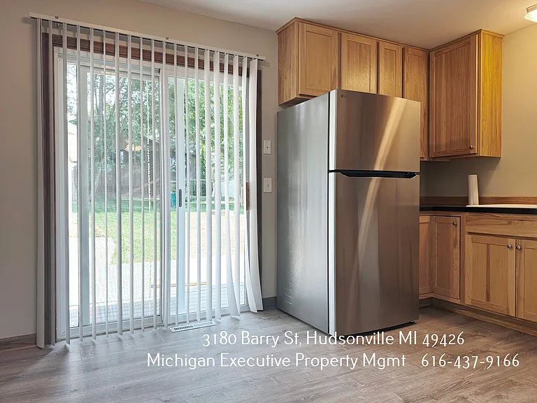 3180 Barry St — Photo 6