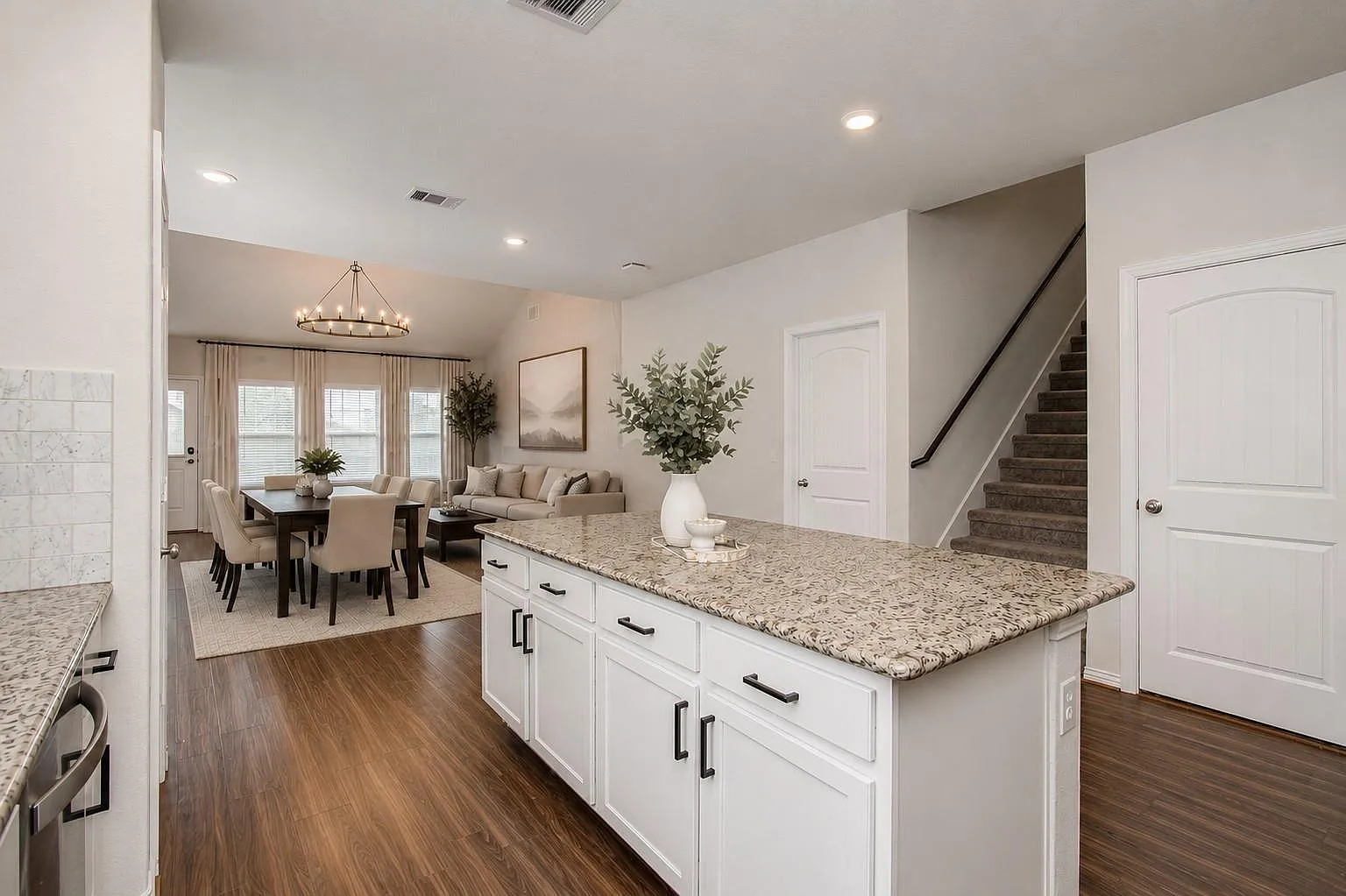 3 bed, 2.5 bath, 2463 sqft, $2,500 — Photo 4