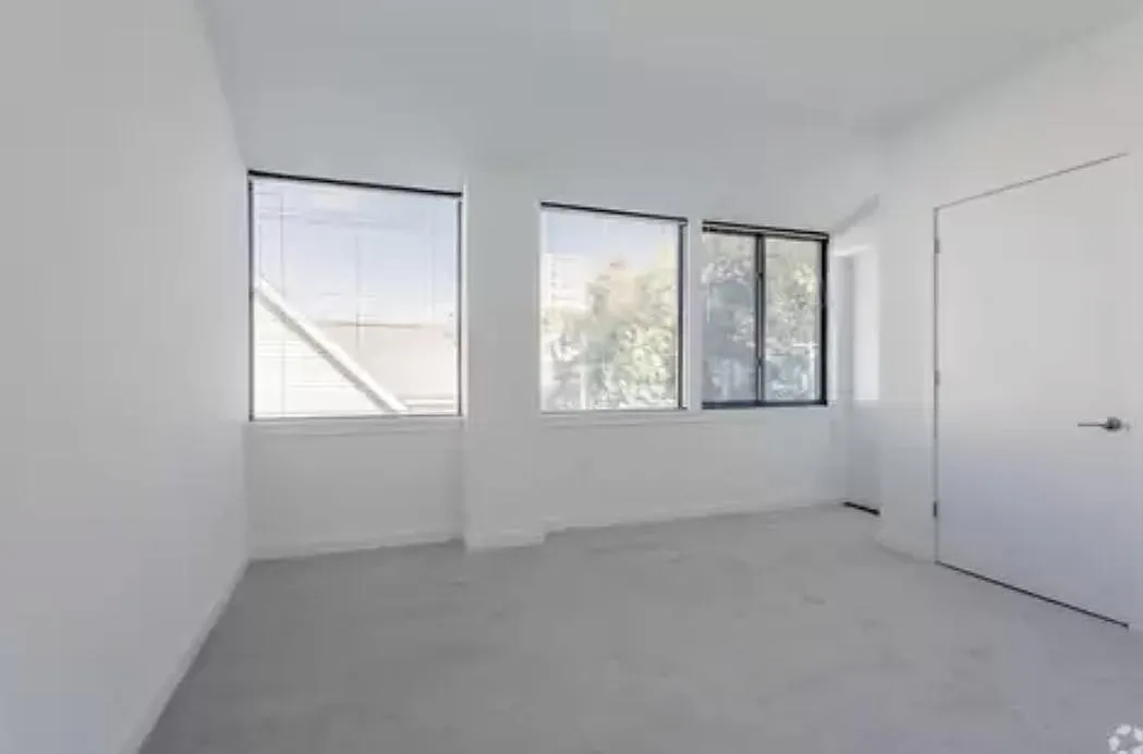 1 bed, 990 sqft, $2,750 — Photo 2