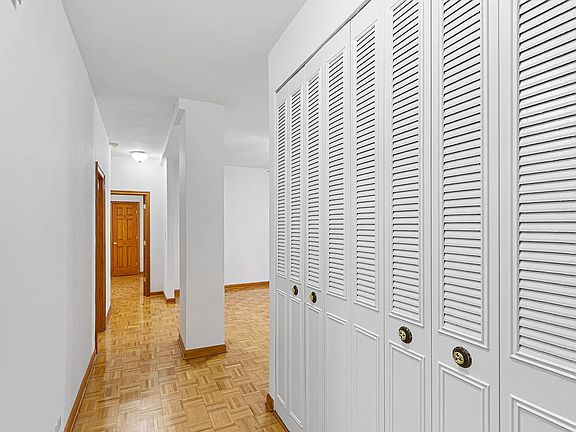 4th image of 4825 43rd St APT 1J