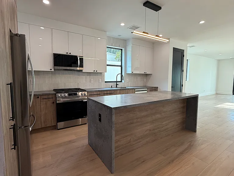 5651 Corbin Ave #5653 — Photo 6