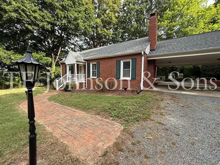 5535 Robinhood Rd — Photo 2