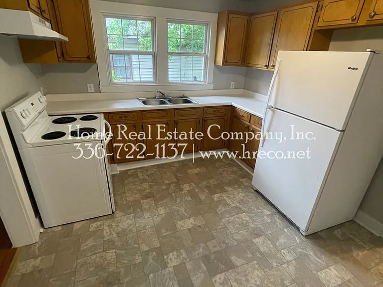 1307 E 2nd St — Photo 6
