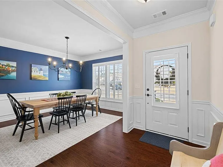 496 Spring View Dr — Photo 5