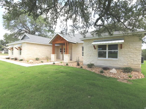 142 Timber Place, La Vernia, TX 78121