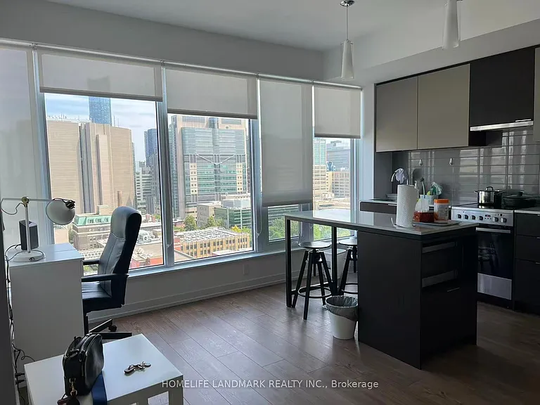 203 College St #1407 — Photo 3