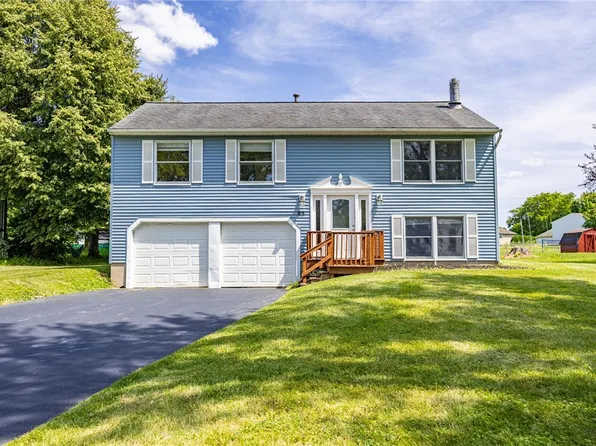 83 Wildherd Dr, Henrietta, NY 14467