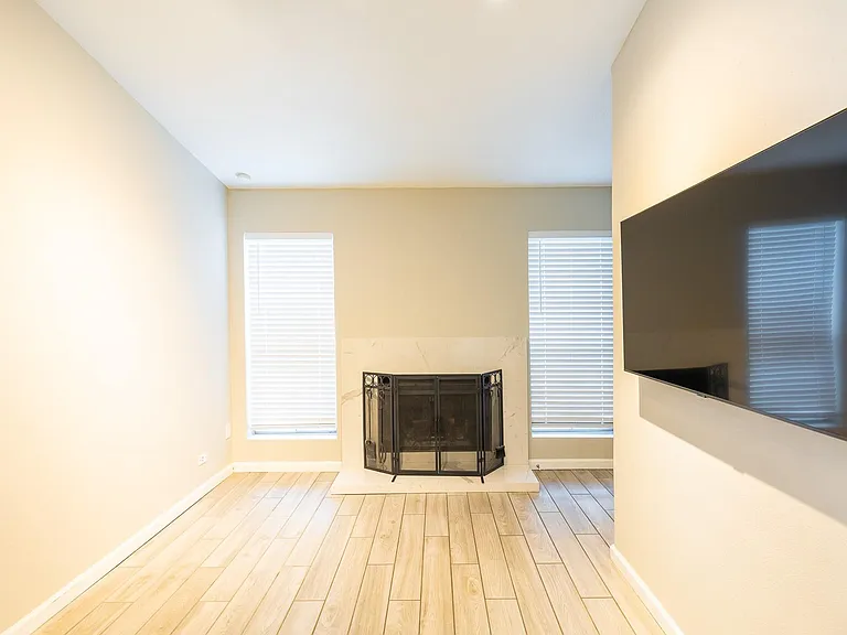 3900 Woodchase Dr #13 — Photo 11