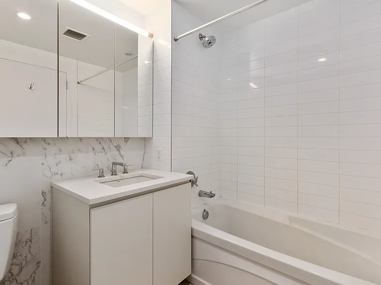 37-14 36th St #7J — Photo 3