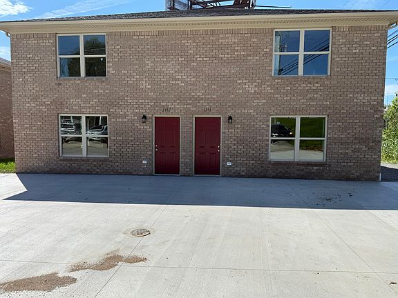 2nd image of 105 Valley St #105
