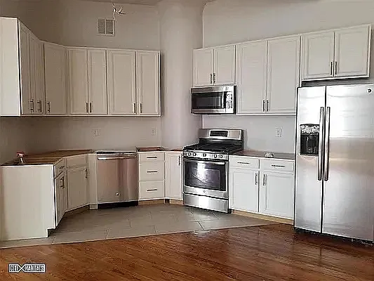 Rented by Corcoran | media 23