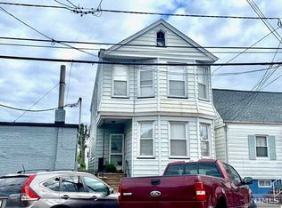 29 Davis St, Harrison, NJ 07029