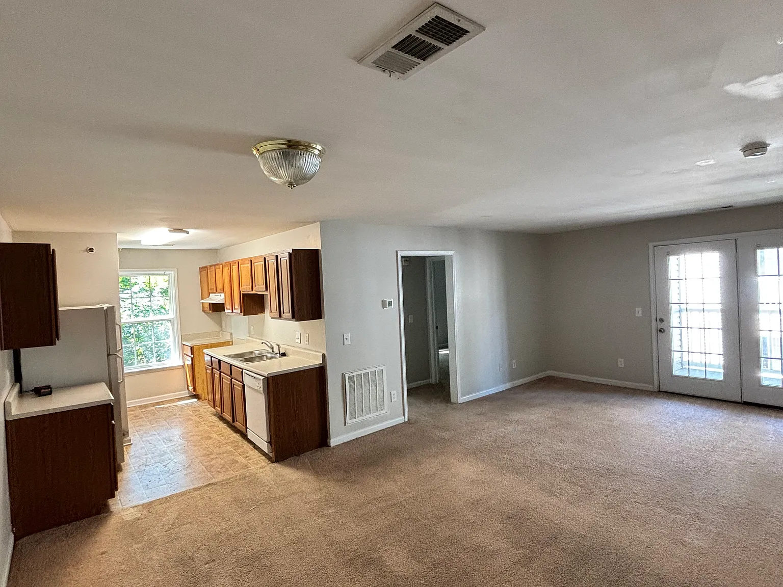 Crossland Manor — Photo 2