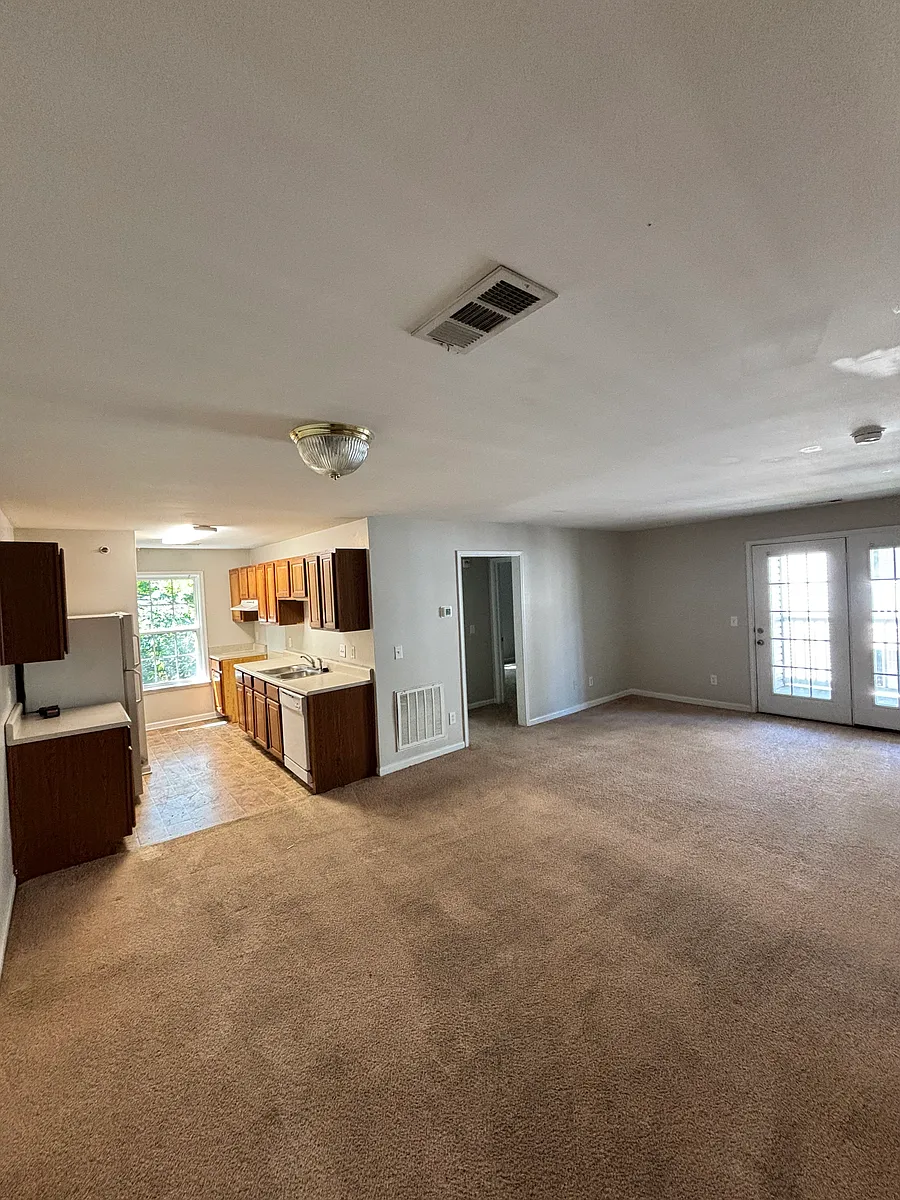 Building Photo - Crossland Manor