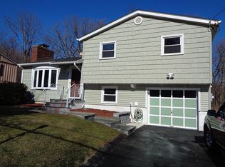57 Riverview Dr, Fishkill, NY 12524