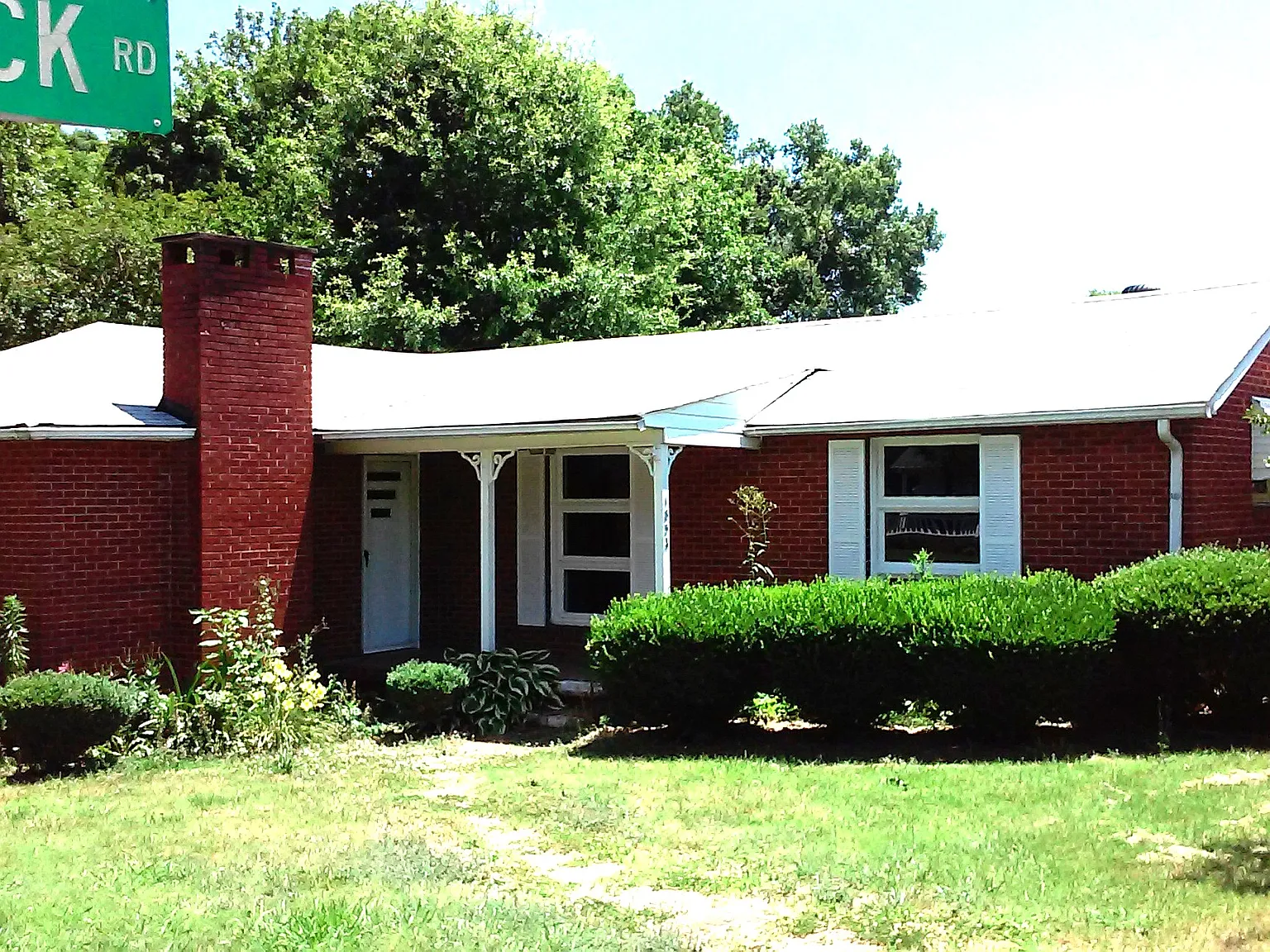 3 bed, $1,295 — Photo 1