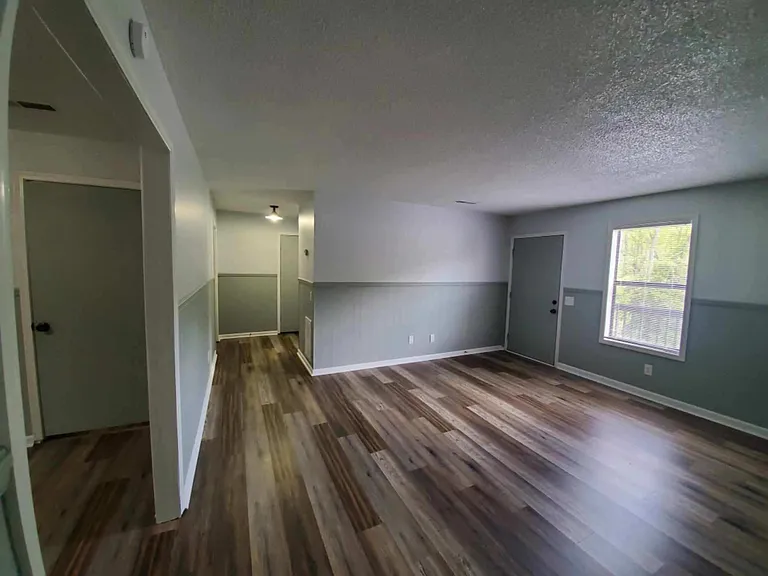 200 Railroad St #11 — Photo 2