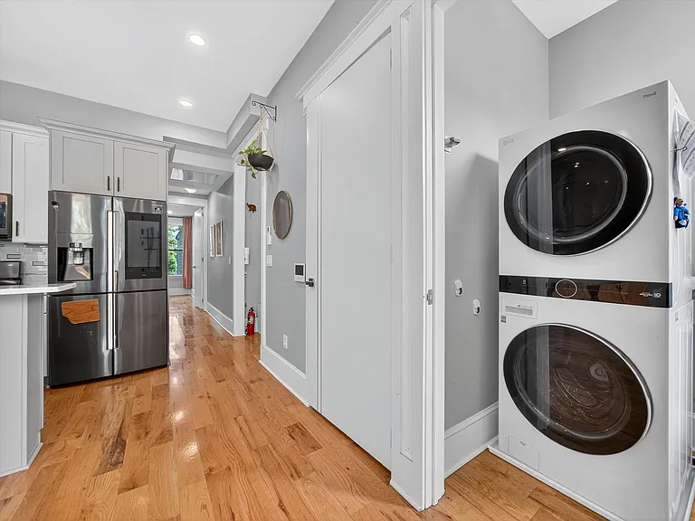 70 Sherman Pl — Photo 9
