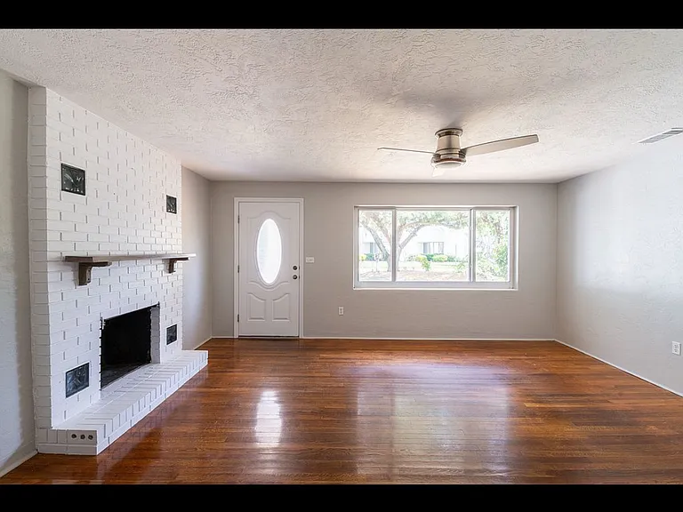 204 S Peninsula Ave — Photo 4