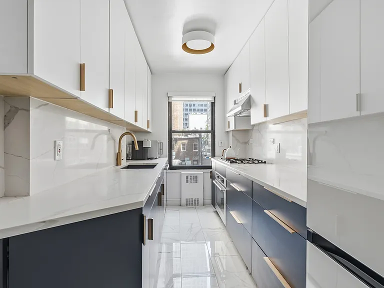 140 E 56th St #4C — Photo 4