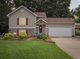 9481 Common Trl, Pinckney, MI 48169
