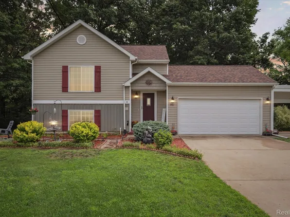 9481 Common Trl, Pinckney, MI 48169