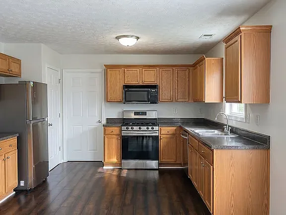 2909 Rusticwood Dr — Photo 4