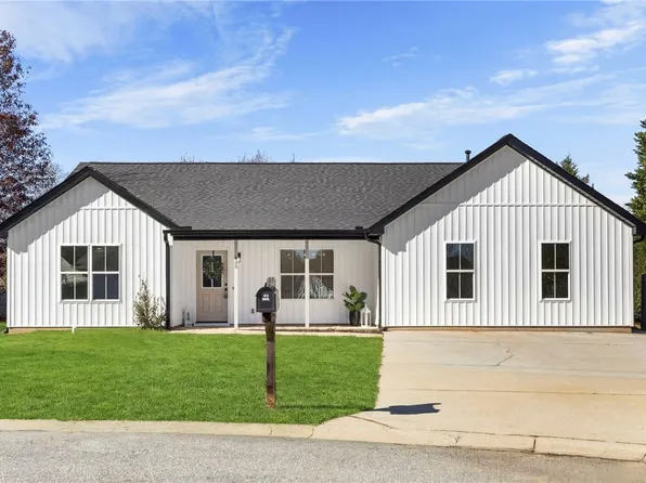 206 Dexter Bend Ct, Fountain Inn, SC 29644
