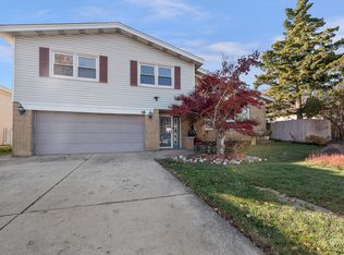 18 S Vista Ave, Addison, IL 60101