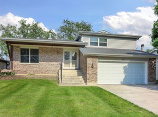 811 Niagara St, Carol Stream, IL 60188