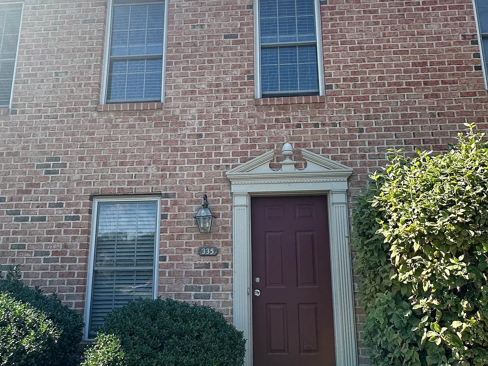 335 Stonehedge Ln
