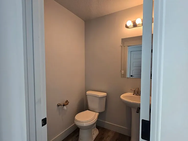 213 Oak St — Photo 9