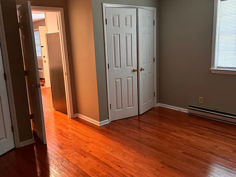 Adorable 1 Bed 1 Bath Apartment with hardwood floors! Washer/Dryer included! — Photo 16