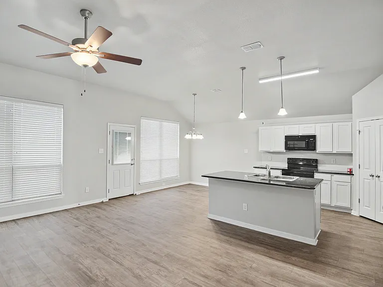 1250 Lakeway Crossing Dr — Photo 8
