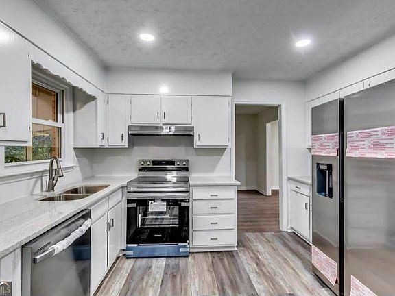 4th image of 3361 Bryan Way SW