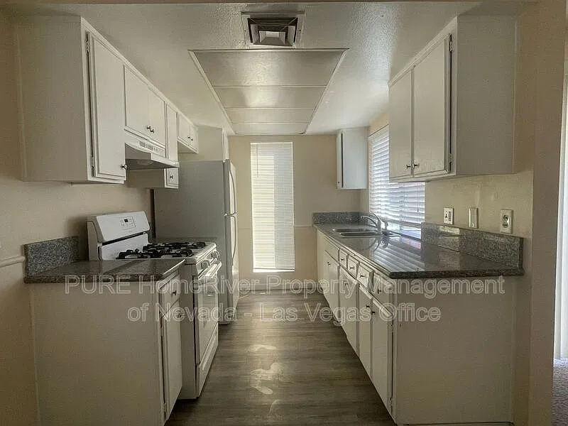 2 bed, 1.0 bath, 1100 sqft, $1,000 — Photo 3