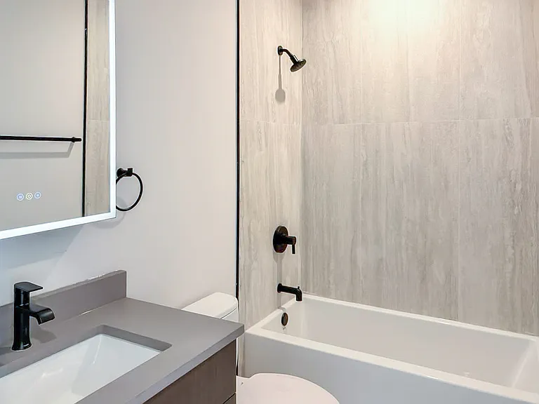 3525 N Wilton Ave #3 — Photo 2
