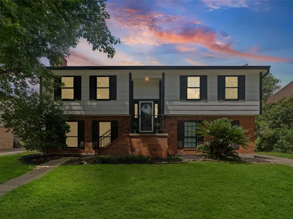15819 Maple Manor Dr, Houston, TX 77095