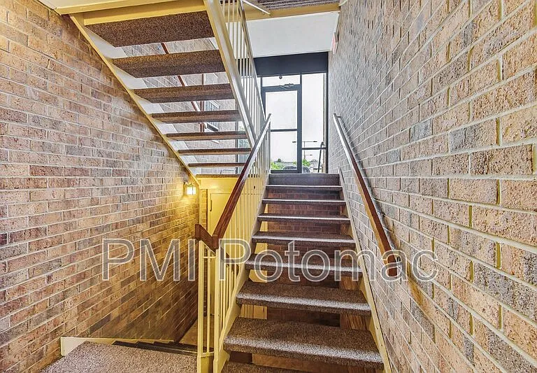 18600 Walkers Choice Rd #1 — Photo 5