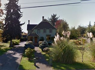 211 SW 9th St, Dundee, OR 97115