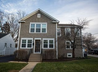 145 McHenry Ave, Crystal Lake, IL 60014