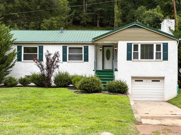 1023 Kanawha State Forest Dr, Charleston, WV 25314
