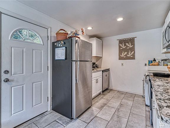 4th image of 601 Adele Ave