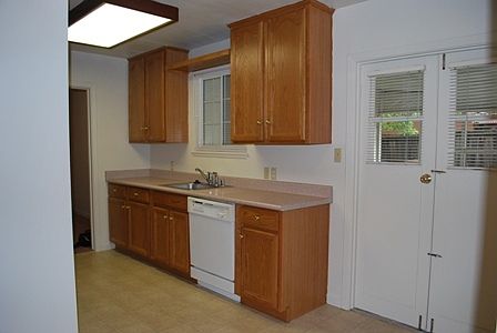 4th image of 119 Taylor Blvd