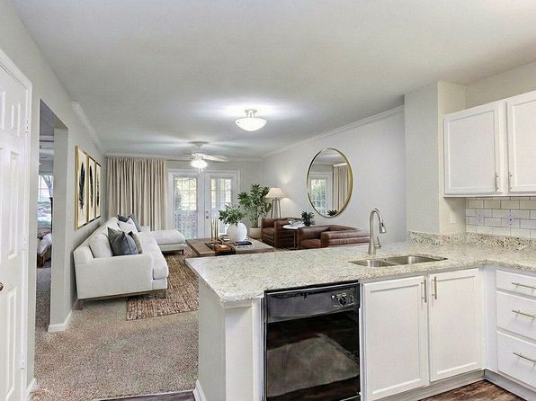 2454 Hillcrest Center Cir #2430-305