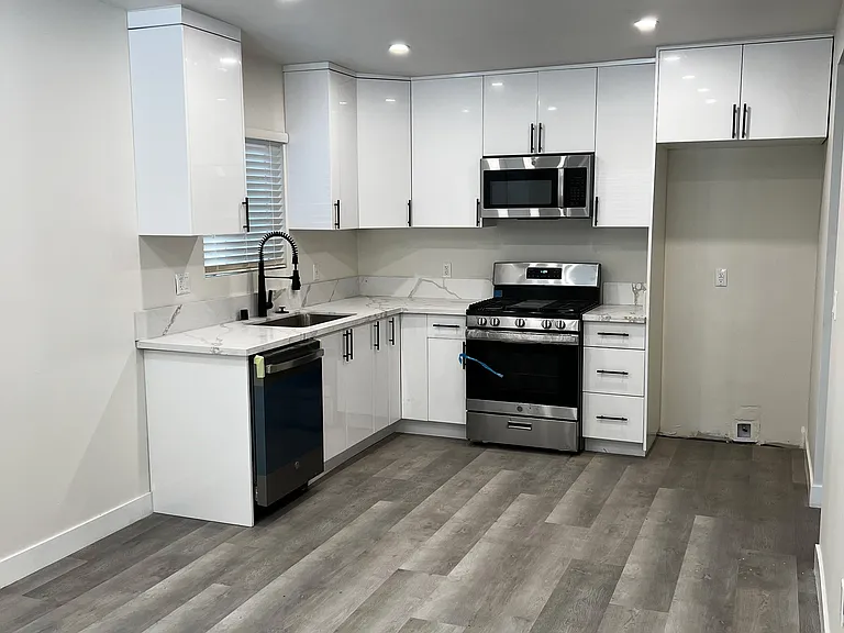 7017 Jamieson Ave — Photo 7