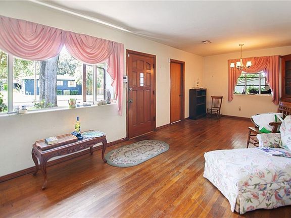 3rd image of 900 Clearview Ave