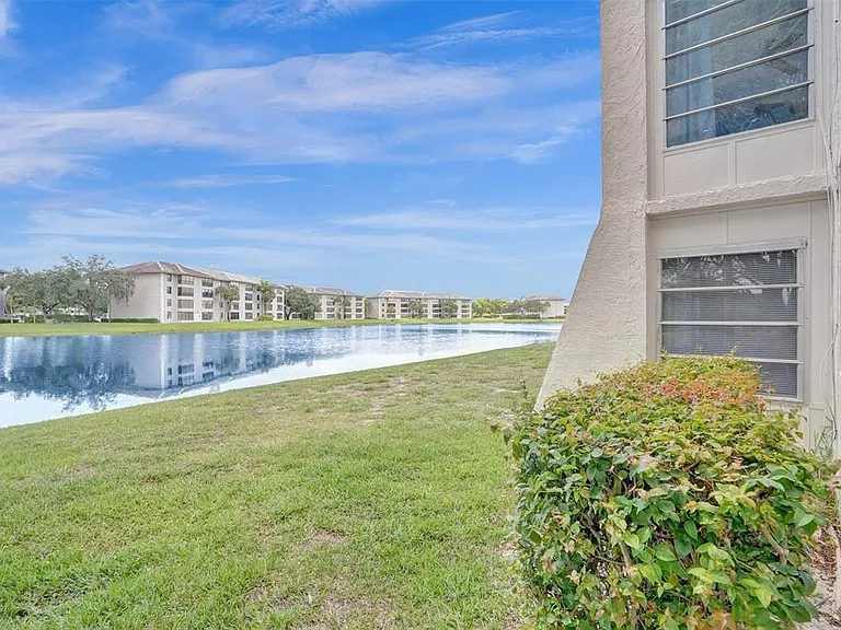 9440 Poinciana Pl #101 — Photo 22