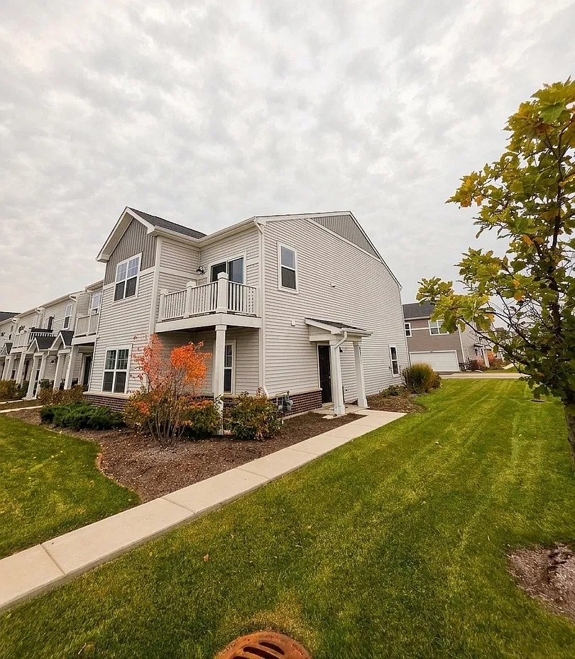 3 bed, 1577 sqft, $3,300 — Photo 1